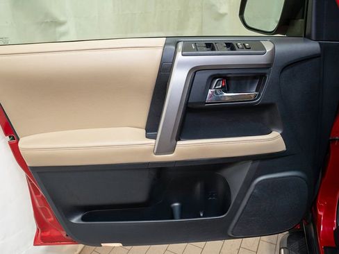 Used 2014 Toyota 4Runner SR5 image 10