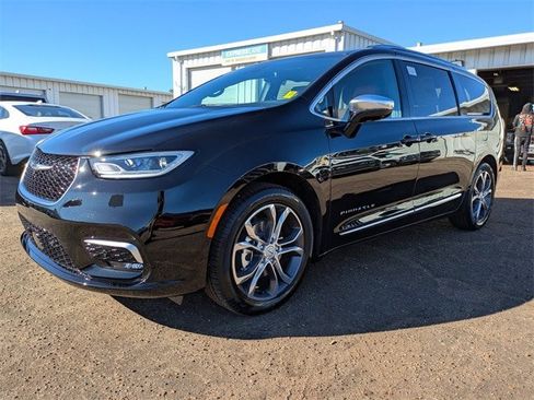 New 2026 Chrysler Pacifica Pinnacle image 8