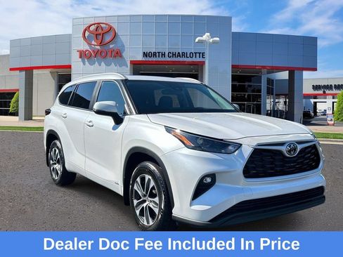 Used 2026 Toyota Highlander XLE AWD/4WD image 1