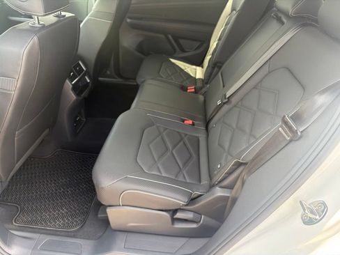 Used 2025 Volkswagen Atlas Cross Sport SE FWD image 23