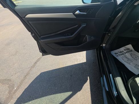 Used 2019 Volkswagen Jetta SE FWD image 11
