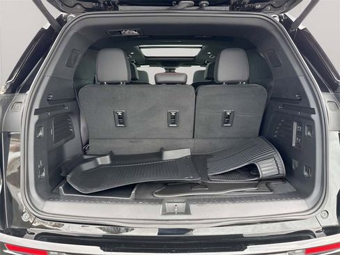 Used 2024 Chevrolet Traverse RS image 17
