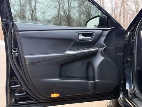 Used 2017 Toyota Camry LE image 10