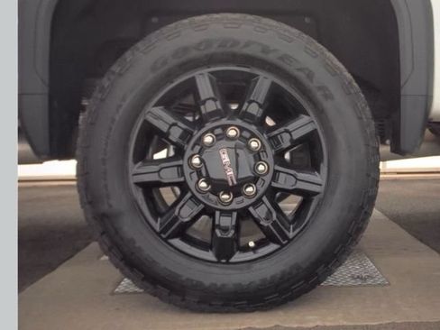 Used 2025 GMC Sierra 2500 AT4 w/ AT4 Premium Plus Package AWD/4WD image 19