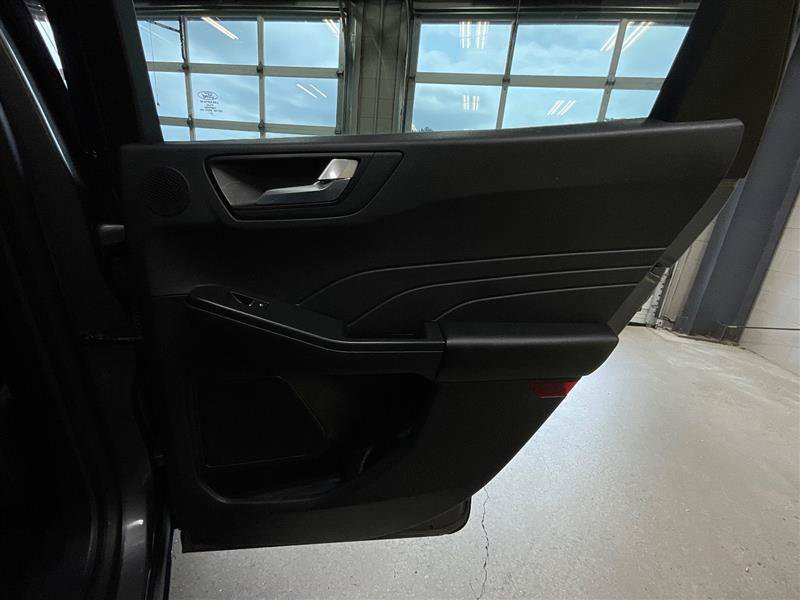 Used 2022 Ford Escape SEL w/ Technology Package FWD image 27