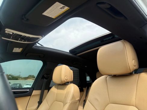 Used 2018 Porsche Macan Sport Edition AWD/4WD image 20