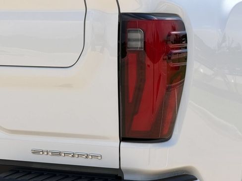 Used 2024 GMC Sierra 2500 Denali Ultimate AWD/4WD image 12