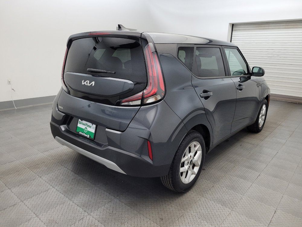 Used 2023 Kia Soul LX w/ Option Group 015 FWD image 9
