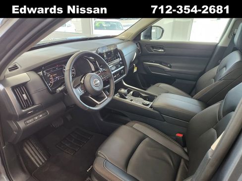 Used 2025 Nissan Pathfinder SL w/ SL Premium Package image 24