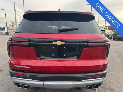 Used 2024 Chevrolet Traverse LT FWD image 5