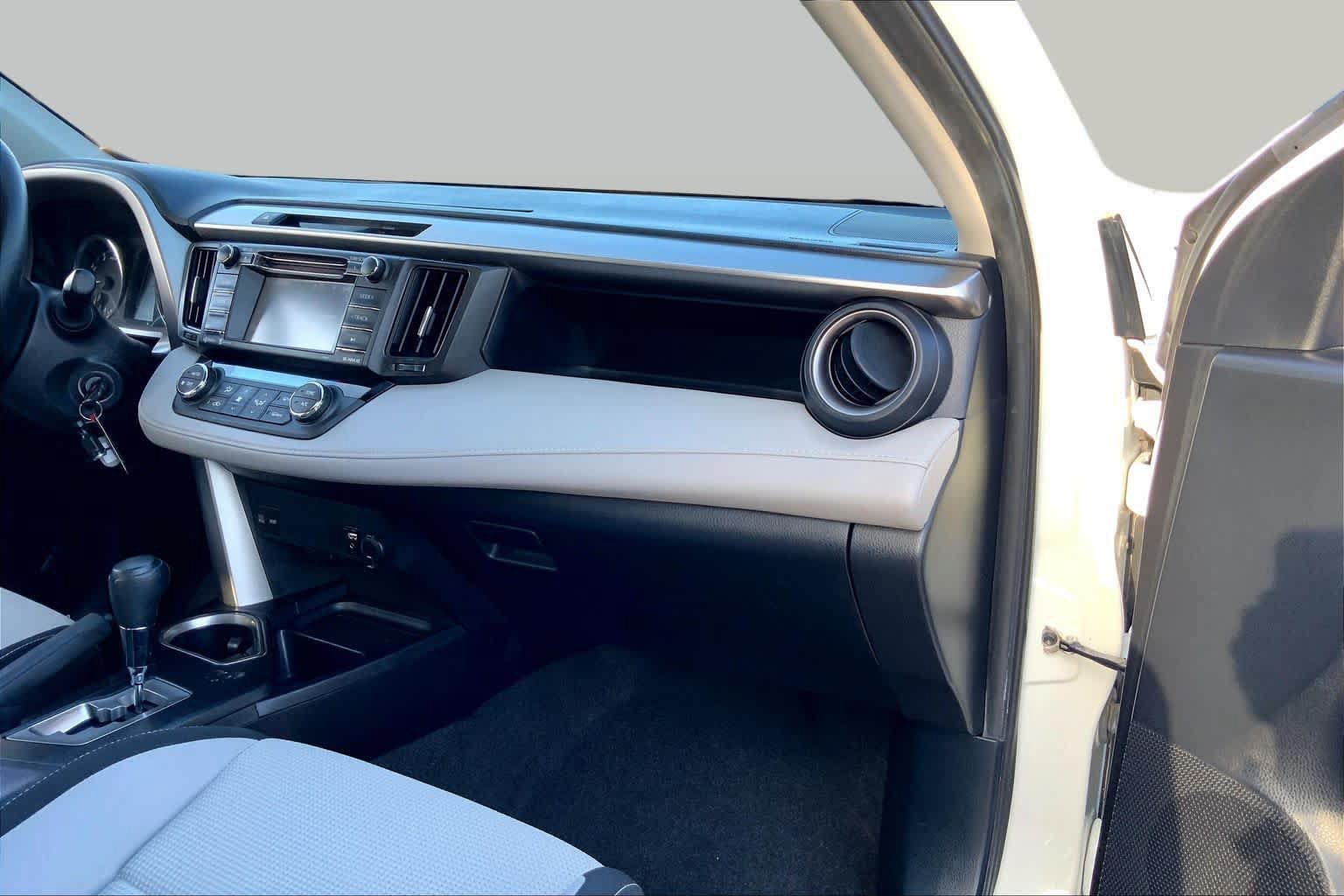 Used 2016 Toyota RAV4 XLE FWD image 16