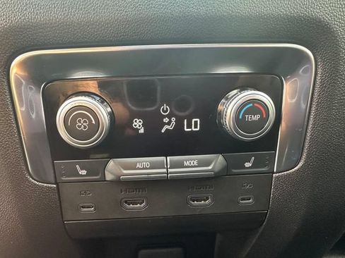 Used 2025 GMC Yukon AT4 w/ AT4 Premium Plus Package AWD/4WD image 19