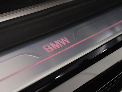 Used 2022 BMW 750i xDrive w/ Luxury Rear Seating Package image 15