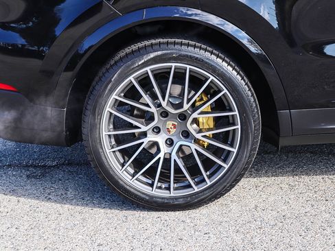 Used 2021 Porsche Cayenne Coupe image 11