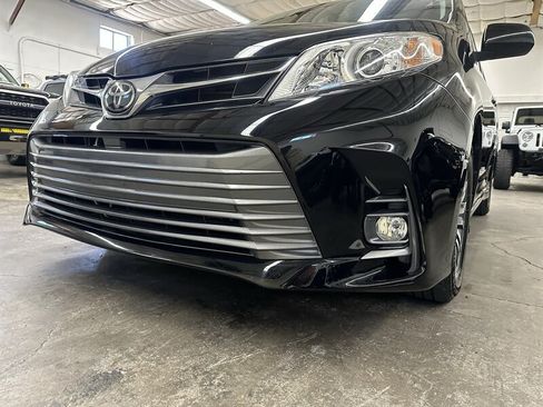 Used 2019 Toyota Sienna XLE FWD image 40