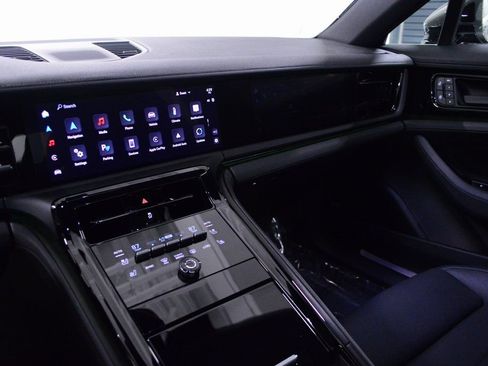 Certified 2025 Porsche Panamera 4 image 27