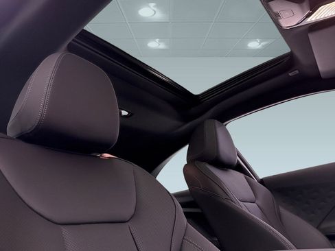 Used 2025 BMW 230i Coupe w/ Convenience Package image 15