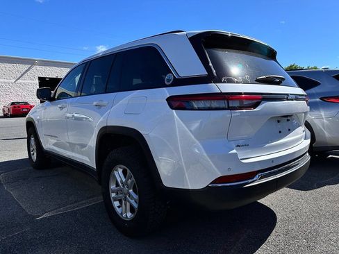 Used 2023 Jeep Grand Cherokee Laredo w/ Luxury Tech Group I AWD/4WD image 4