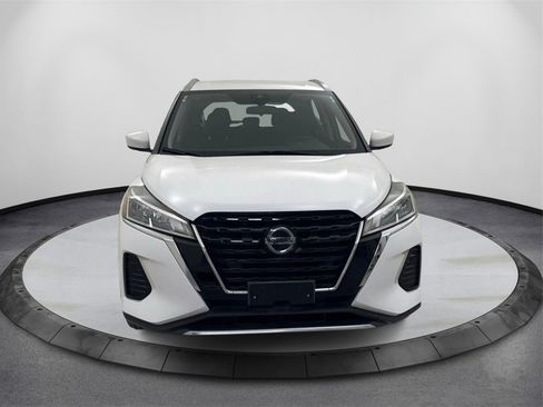 Used 2021 Nissan Kicks SV image 2