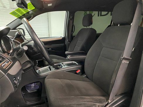Used 2016 Dodge Grand Caravan SXT w/ UConnect Hands-Free Group image 10