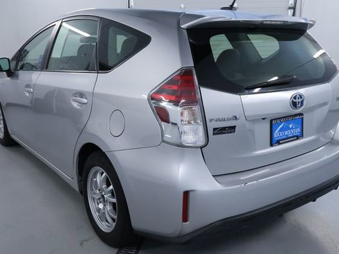 Used 2017 Toyota Prius V Three FWD image 5