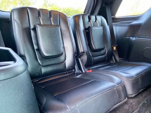 Used 2016 Ford Explorer XLT w/ Equipment Group 202A FWD image 26