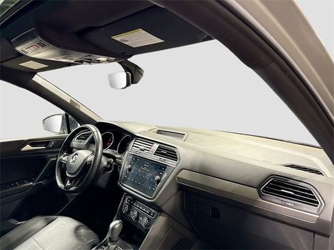 Used 2020 Volkswagen Tiguan SE R-Line w/ 3rd Row Seat Package image 32
