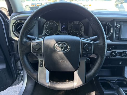 Used 2016 Toyota Tacoma SR5 w/ SR5 Appearance Package (SN) RWD image 18