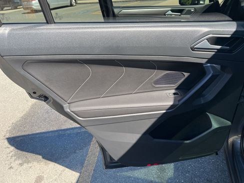 Used 2022 Volkswagen Tiguan SEL R-Line image 14