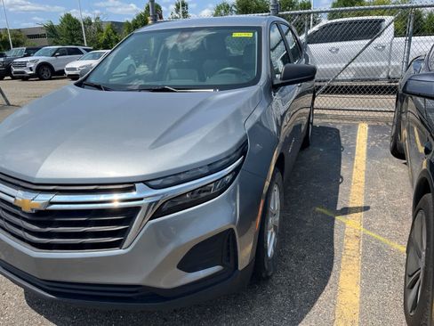 Used 2024 Chevrolet Equinox LS w/ Driver Confidence II Package FWD image 5