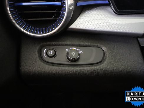 Used 2025 Chevrolet Trax LT FWD image 31