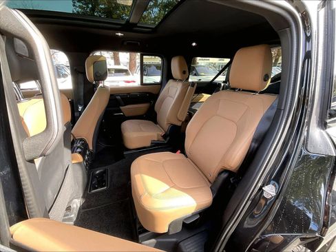 Used 2025 Land Rover Defender 130 X-Dynamic SE image 27