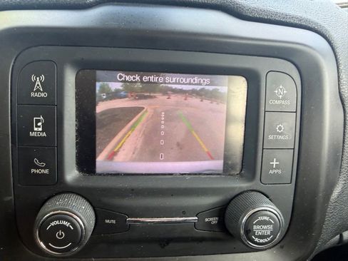 Used 2020 Jeep Renegade Sport w/ UConnect 7.0 Group FWD image 23