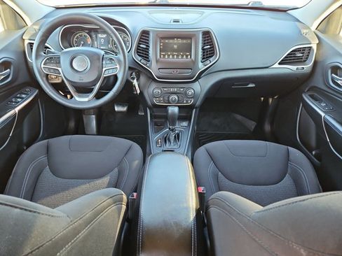 Used 2019 Jeep Cherokee Latitude w/ Popular Appearance Group FWD image 18