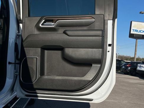 Used 2024 Chevrolet Silverado 3500 LT image 22