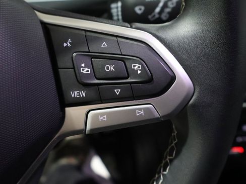 Used 2023 Volkswagen Tiguan SE R-Line image 31