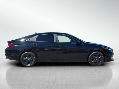 Used 2023 Hyundai Elantra Blue image 3