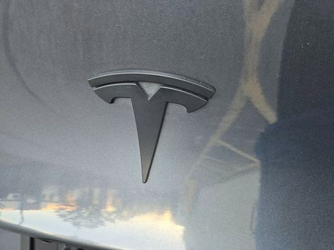 Used 2021 Tesla Model Y Long Range image 38