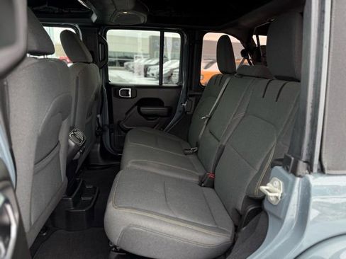 Used 2024 Jeep Wrangler Unlimited image 15
