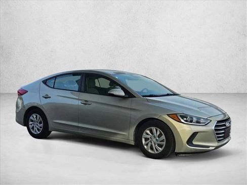 Used 2017 Hyundai Elantra SE image 3
