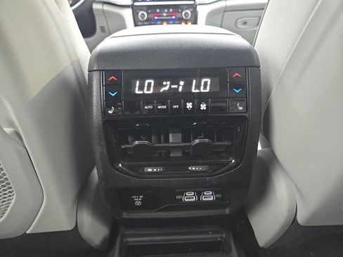 Used 2022 Jeep Grand Cherokee L Overland w/ Luxury Tech Group IV image 26