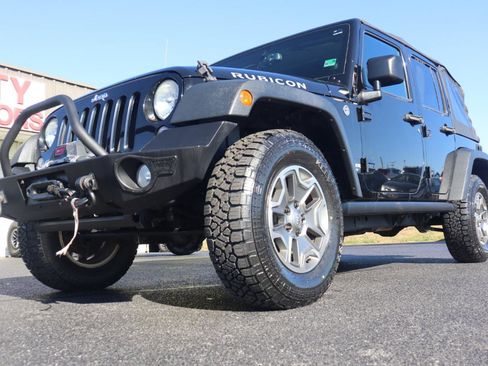 Used 2014 Jeep Wrangler Unlimited Rubicon w/ Connectivity Group AWD/4WD image 17