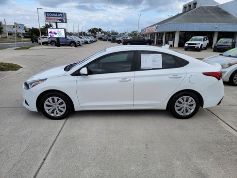 Used 2019 Hyundai Accent SE image 2