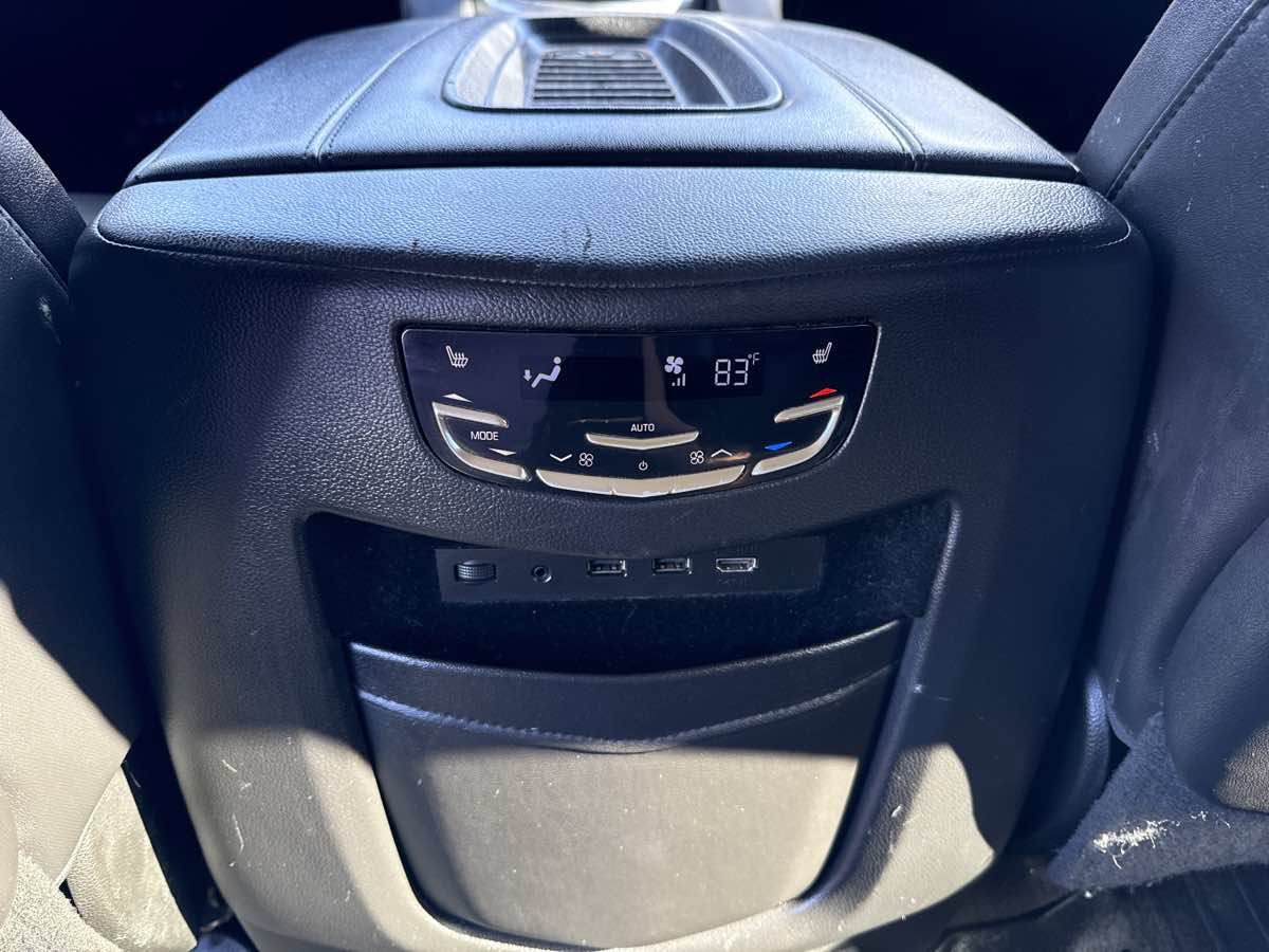 Used 2019 Cadillac Escalade ESV Premium Luxury AWD/4WD image 17