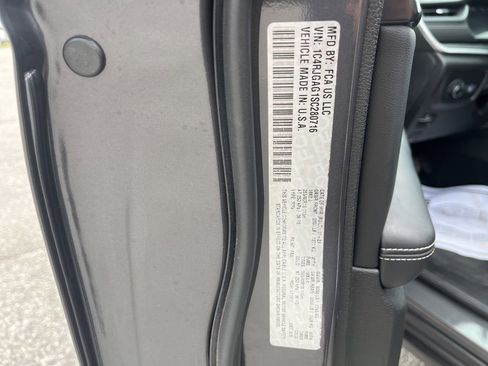 Used 2025 Jeep Grand Cherokee Laredo X image 24