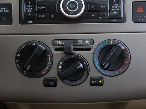 Used 2009 Nissan Versa 1.8 S w/ Convenience Pkg FWD image 30