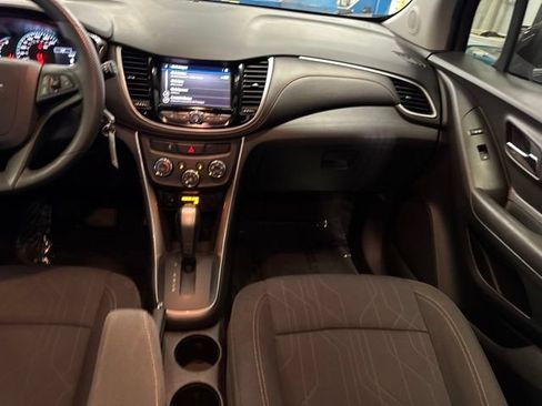 Used 2020 Chevrolet Trax LT FWD image 15
