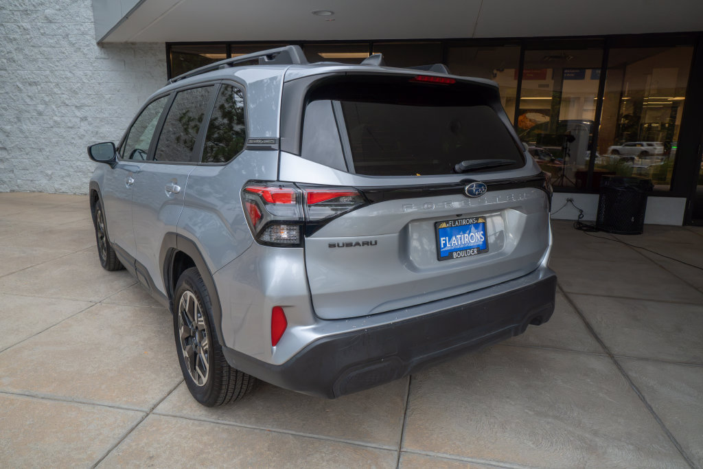 Used 2025 Subaru Forester Premium AWD/4WD image 5