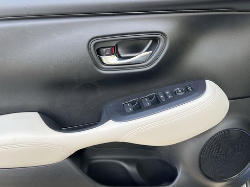 Certified 2023 Honda HR-V LX image 9