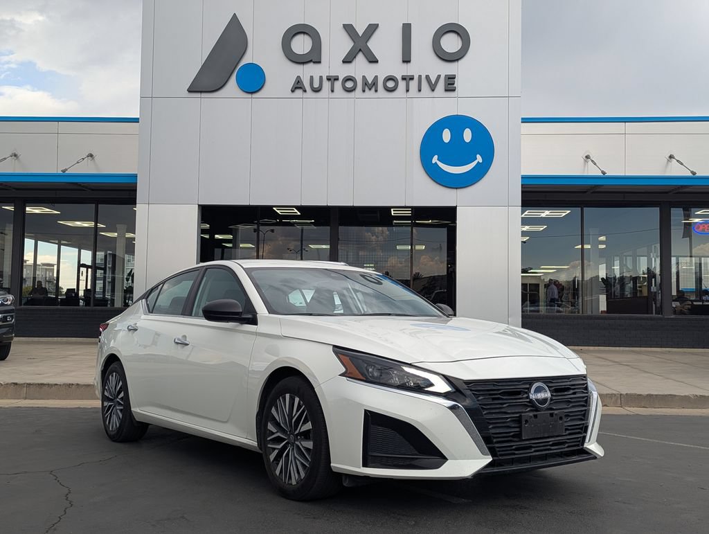 Used 2025 Nissan Altima 2.5 SV FWD image 1